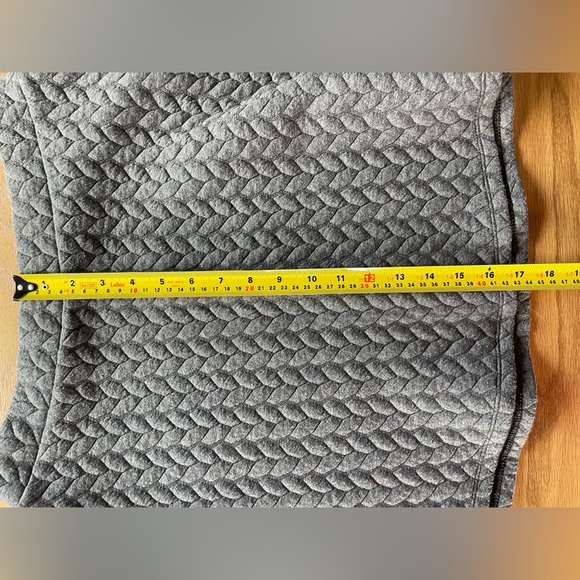 Adorable mini-skirt; only worn a handful of times - Picture 5 of 7